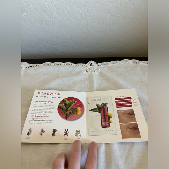 2 Makeup Samples 1 Skincare Sample - Picture 2 of 3